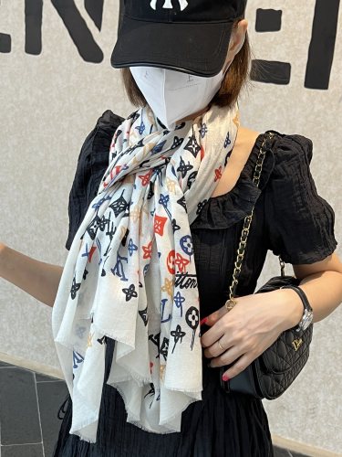 Streetwear Scarf LV 328992 SIZE:110*200cm