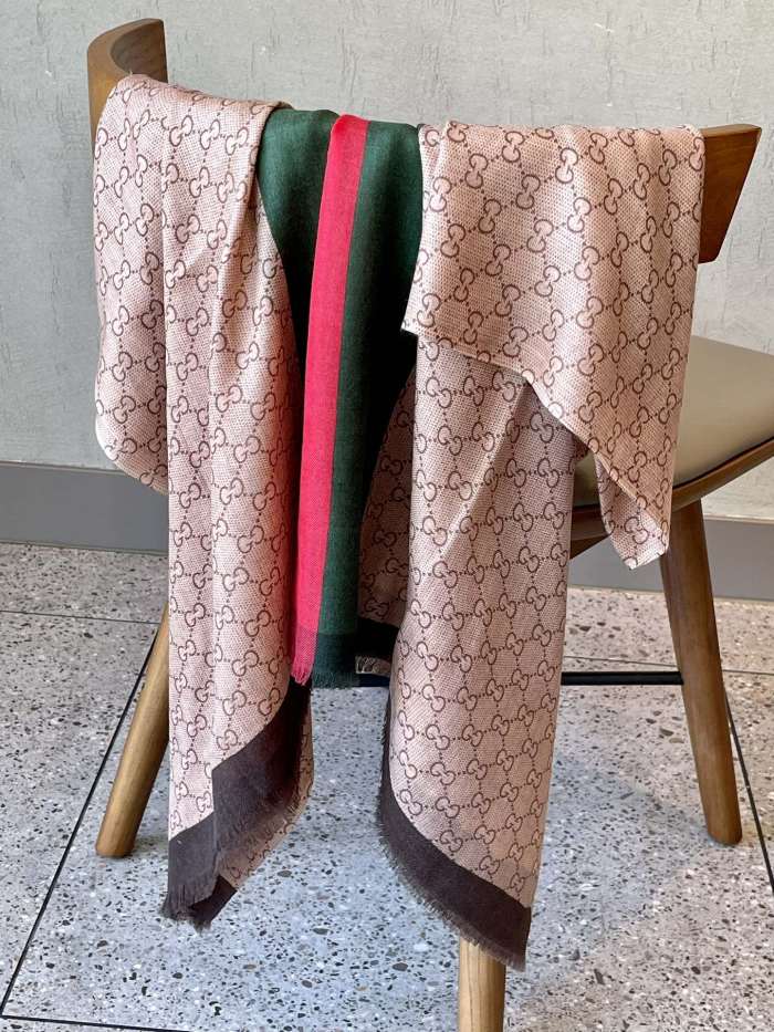 Streetwear Scarf GUCCI 328981 SIZE:110x200cm