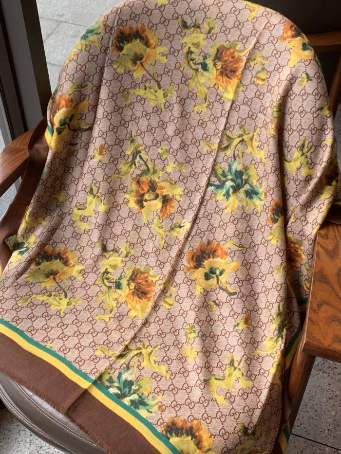 Streetwear Scarf GUCCI 328982 SIZE:110*200cm
