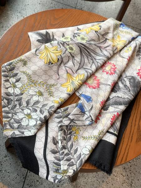 Streetwear Scarf GUCCI 328986 SIZE:110*200cm
