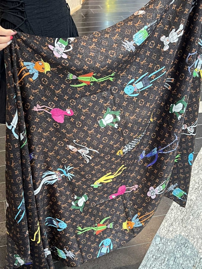 Streetwear Scarf LV 328993 SIZE:110*200cm