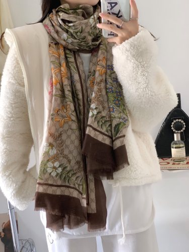 Streetwear Scarf GUCCI 328984 SIZE:110*200cm 