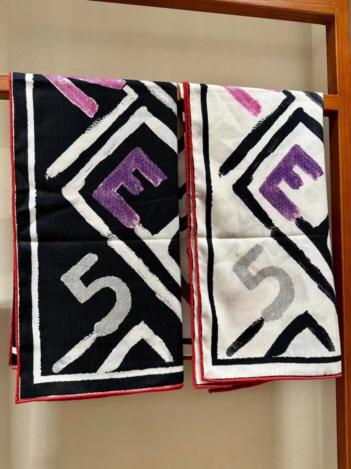 Streetwear Scarf CHANEL 328990 SIZE:110*110cm