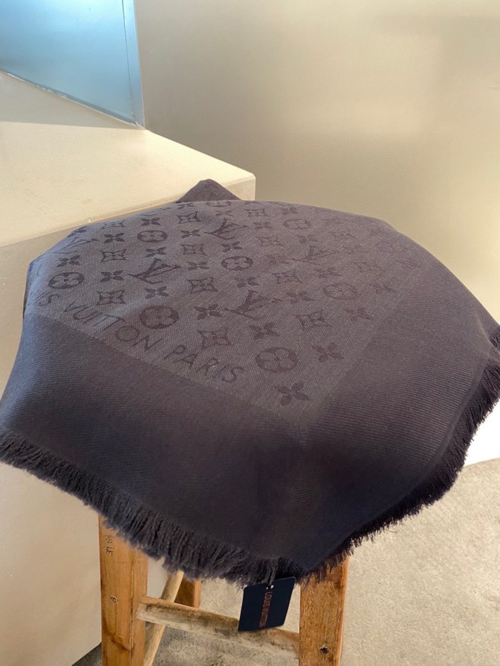 Streetwear Scarf LV 328937 SIZE:140*140cm