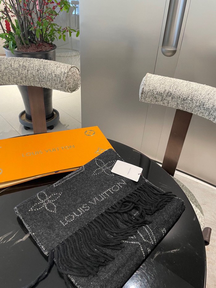 Streetwear Scarf LV 328952 SIZE:35*185cm