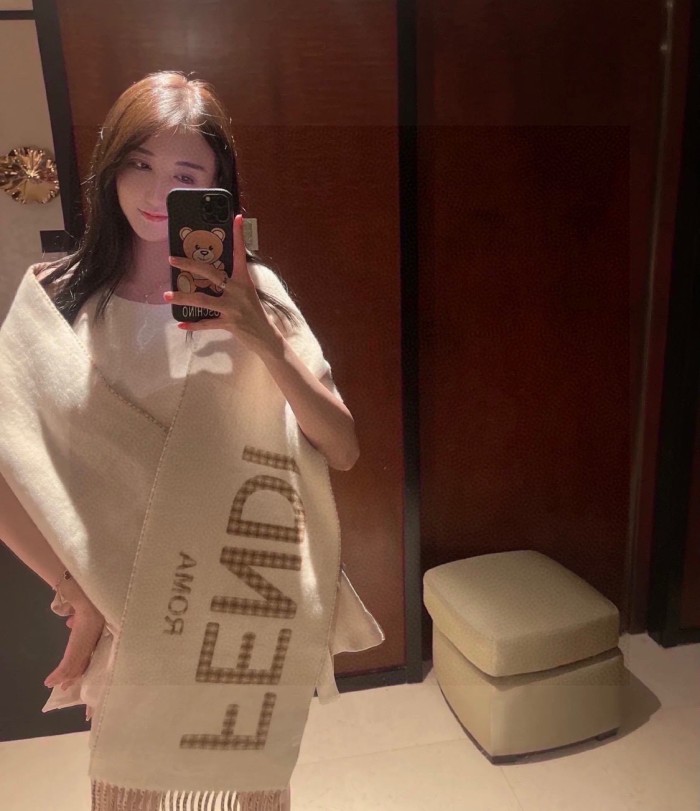 Streetwear Scarf FENDI 328930 SIZE:30*180cm