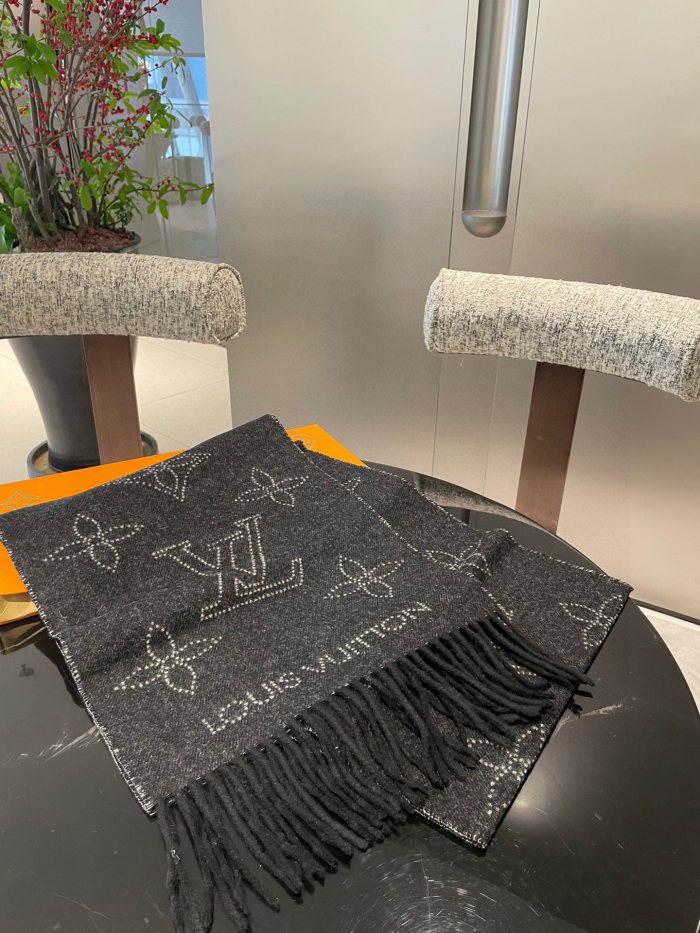 Streetwear Scarf LV 328952 SIZE:35*185cm