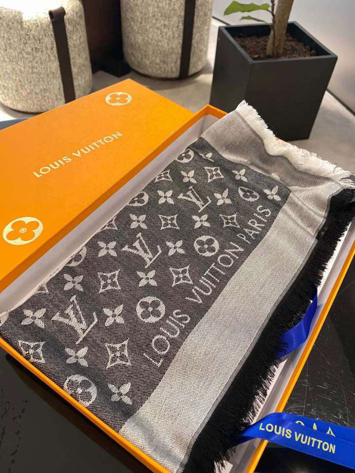 Streetwear Scarf LV 328946 SIZE:140*140cm