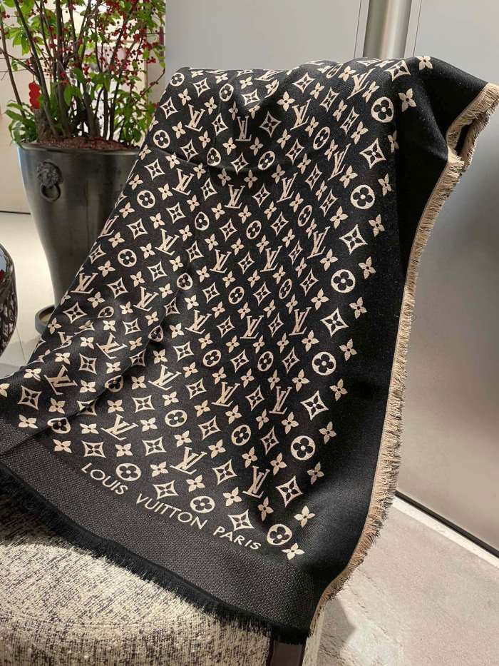 Streetwear Scarf LV 328954 SIZE:70*200cm