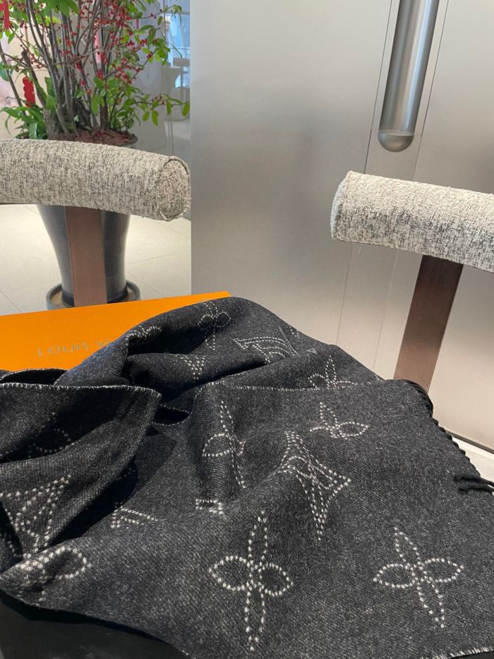 Streetwear Scarf LV 328952 SIZE:35*185cm