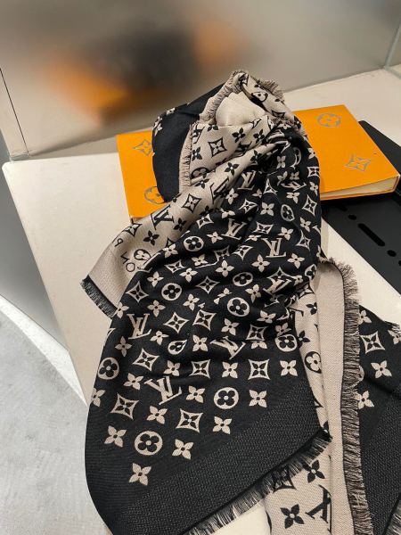 Streetwear Scarf LV 328954 SIZE:70*200cm