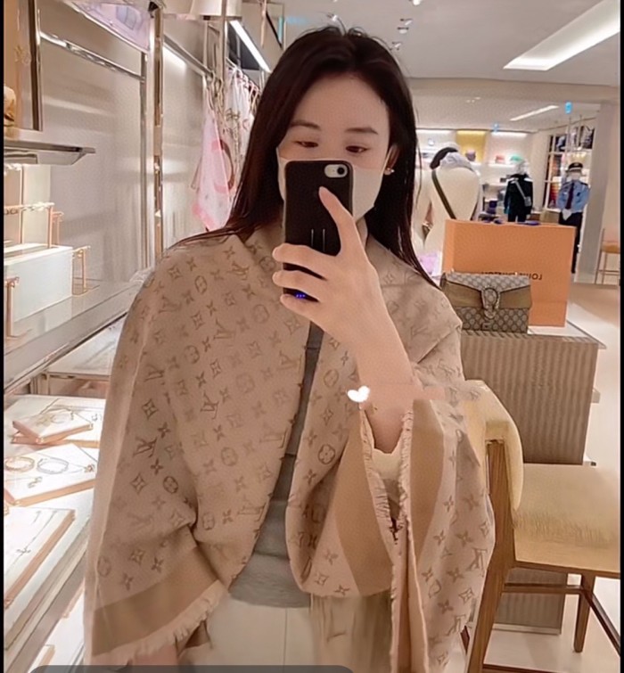 Streetwear Scarf LV 328943 SIZE:140*140cm