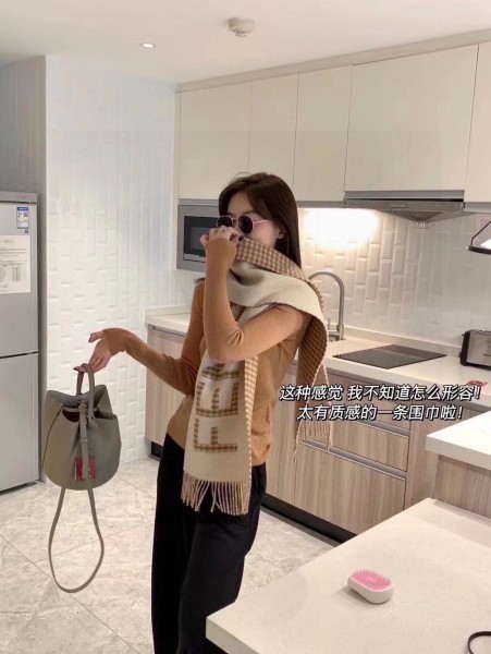 Streetwear Scarf FENDI 328930 SIZE:30*180cm