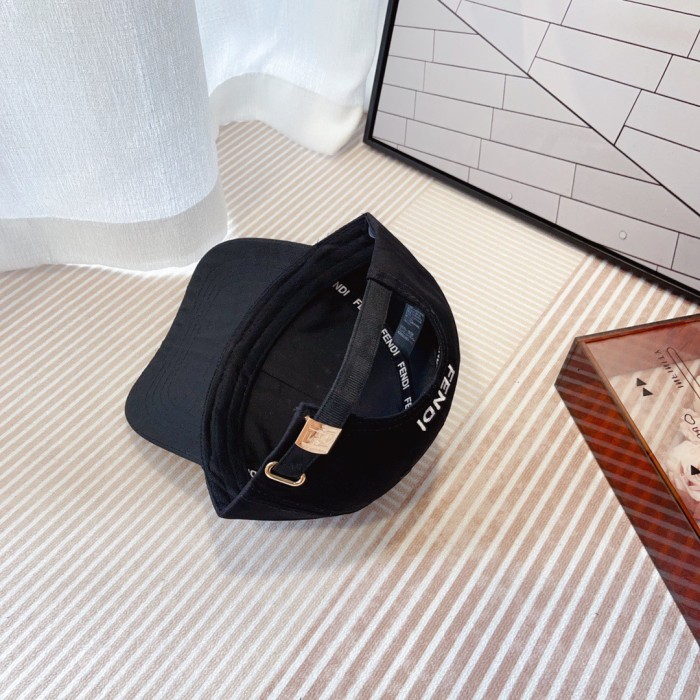 Streetwear Hat Fendi 328926
