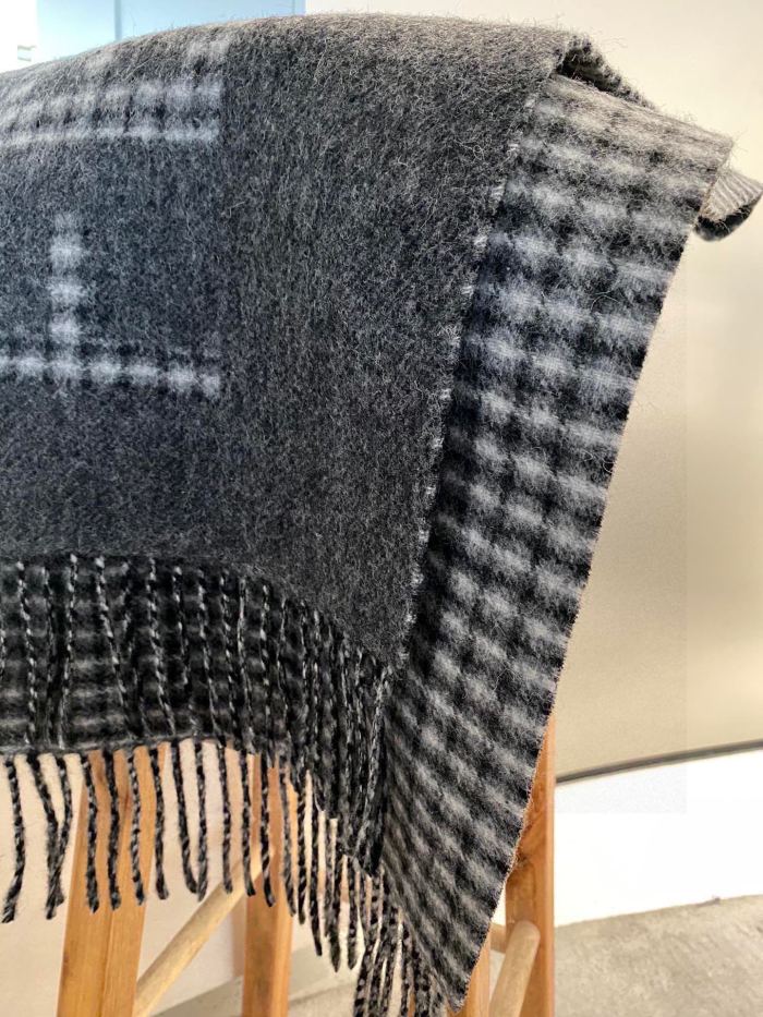 Streetwear Scarf FENDI 328929 SIZE:30*180cm