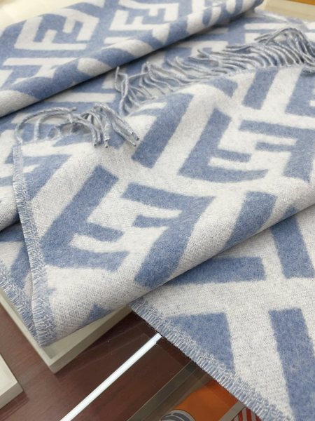 Streetwear Scarf Fendi 328871