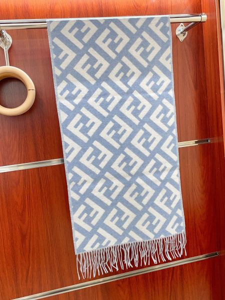 Streetwear Scarf Fendi 328871