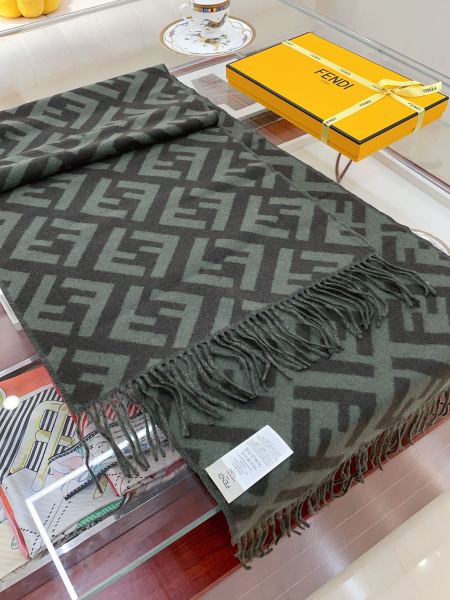 Streetwear Scarf Fendi 328872