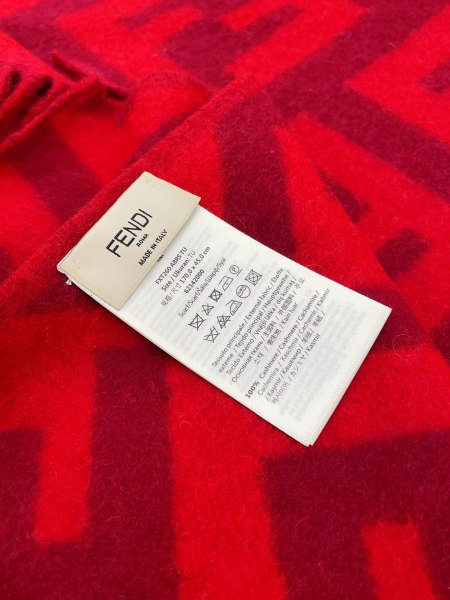 Streetwear Scarf Fendi 328875