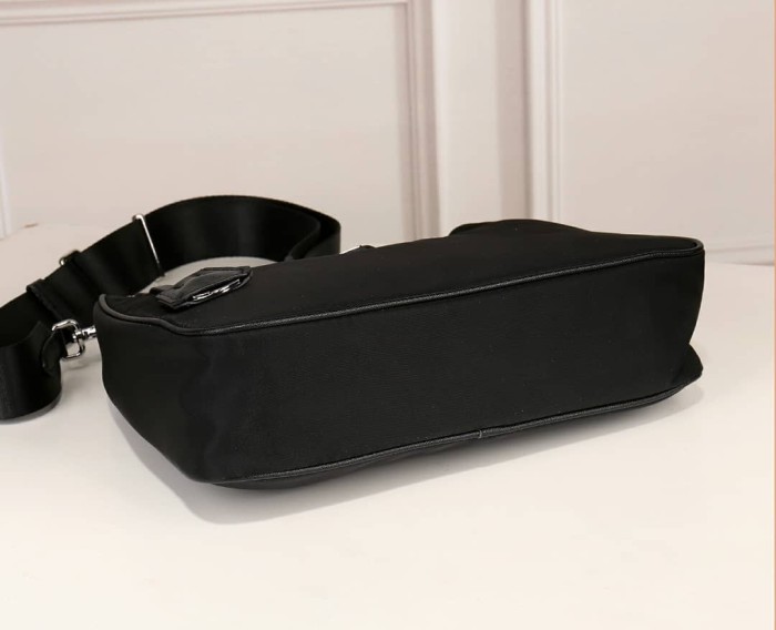 PRADA Re-Edition 2005 Shoulder Bag Nylon Black 1BH204-R064-F0002-V-V9L size 22*6.5*18 cm