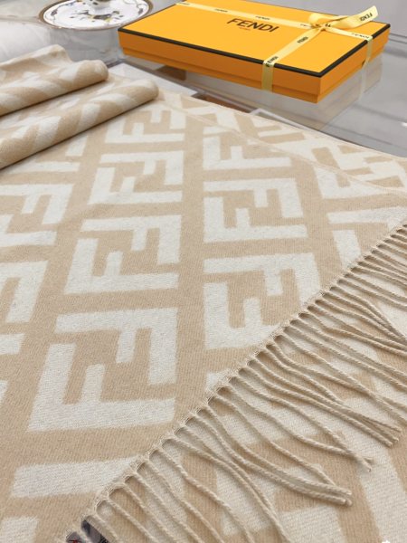 Streetwear Scarf Fendi 328874