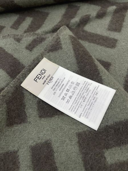 Streetwear Scarf Fendi 328872