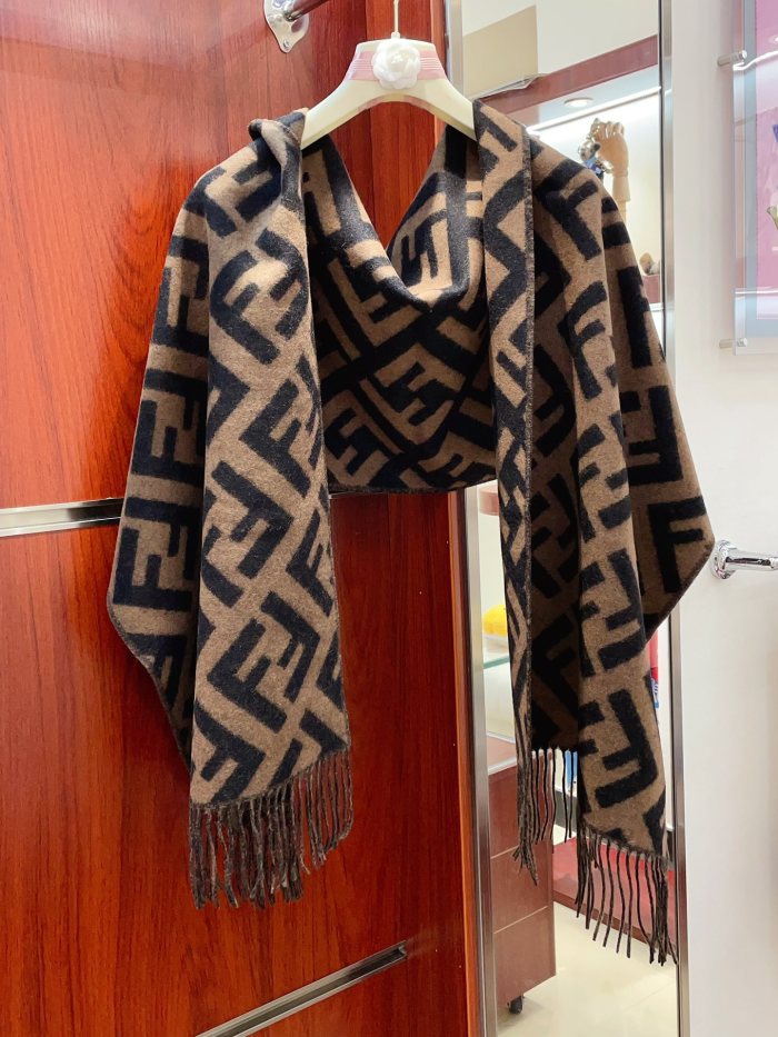 Streetwear Scarf FENDI 328876
