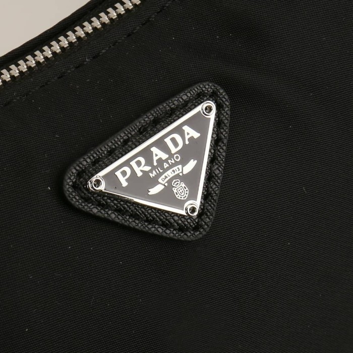 PRADA Re-Edition 2005 Shoulder Bag Nylon Black 1BH204-R064-F0002-V-V9L size 22*6.5*18 cm