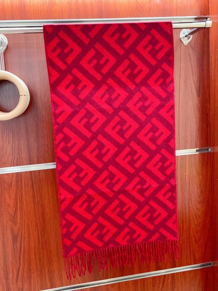 Streetwear Scarf Fendi 328875