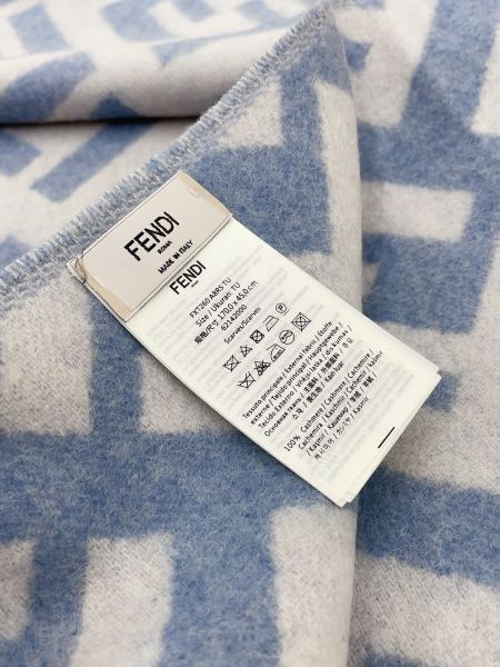 Streetwear Scarf Fendi 328871