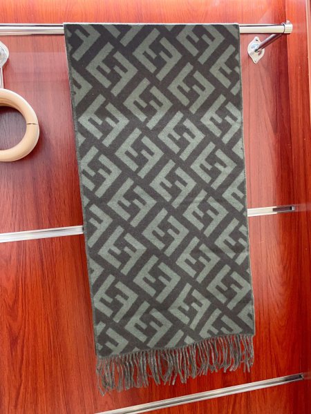 Streetwear Scarf Fendi 328872