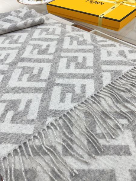 Streetwear Scarf Fendi 328873