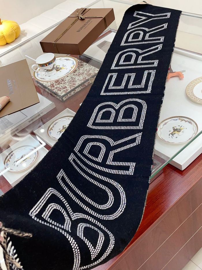 Streetwear Scarf Burberry 328860 SIZE:30*200cm
