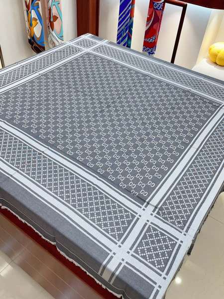 Streetwear Scarf GUCCI 328865 SIZE:140:140cm