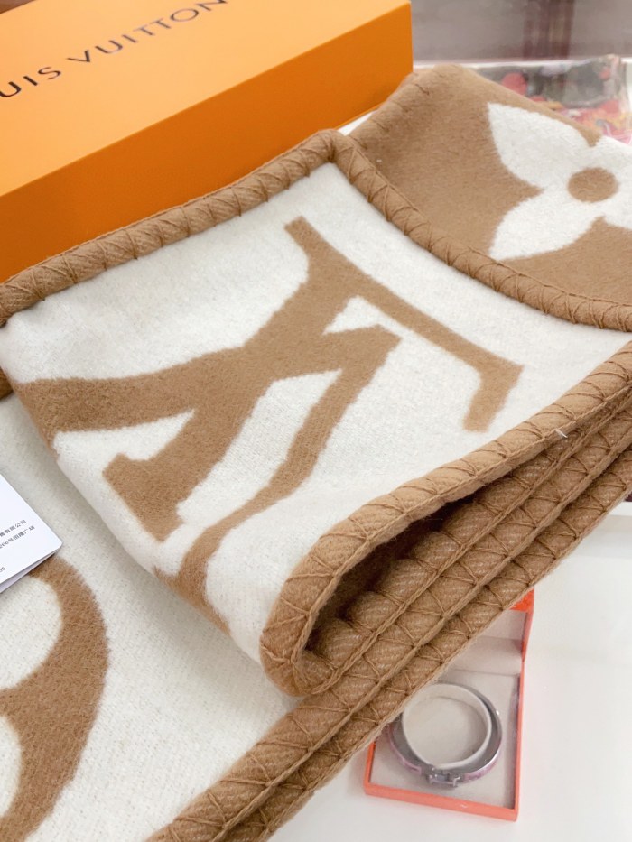 Streetwear Scarf LV 328765 SIZE:240*26cm