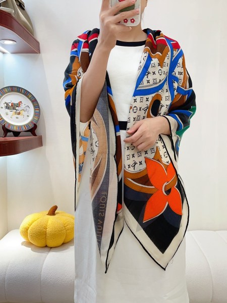 Streetwear Scarf LV 328779 SIZE:135*135cm