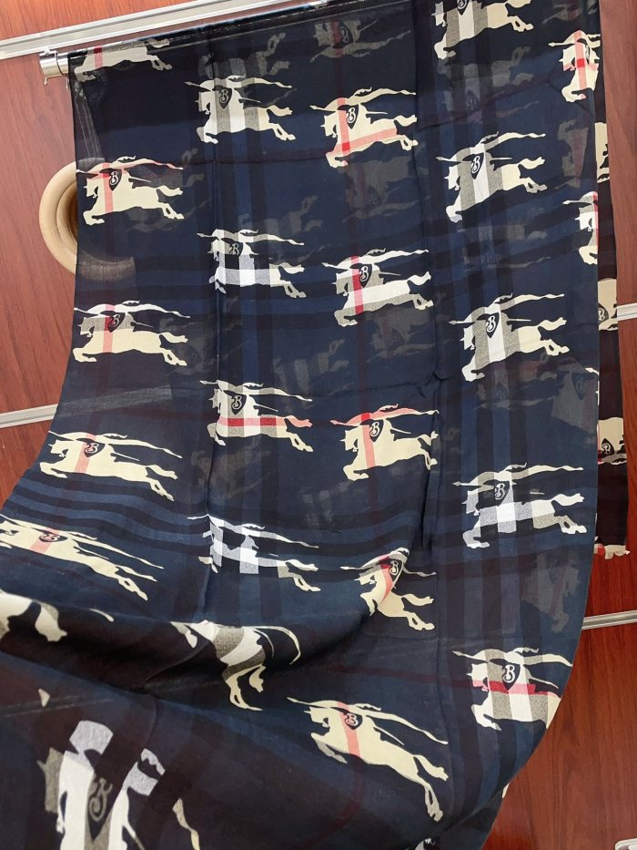 Streetwear Scarf Burberry  328773 SIZE:220cm*70cm