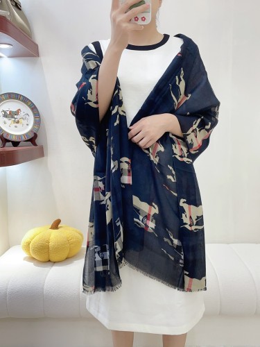 Streetwear Scarf Burberry  328773 SIZE:220cm*70cm