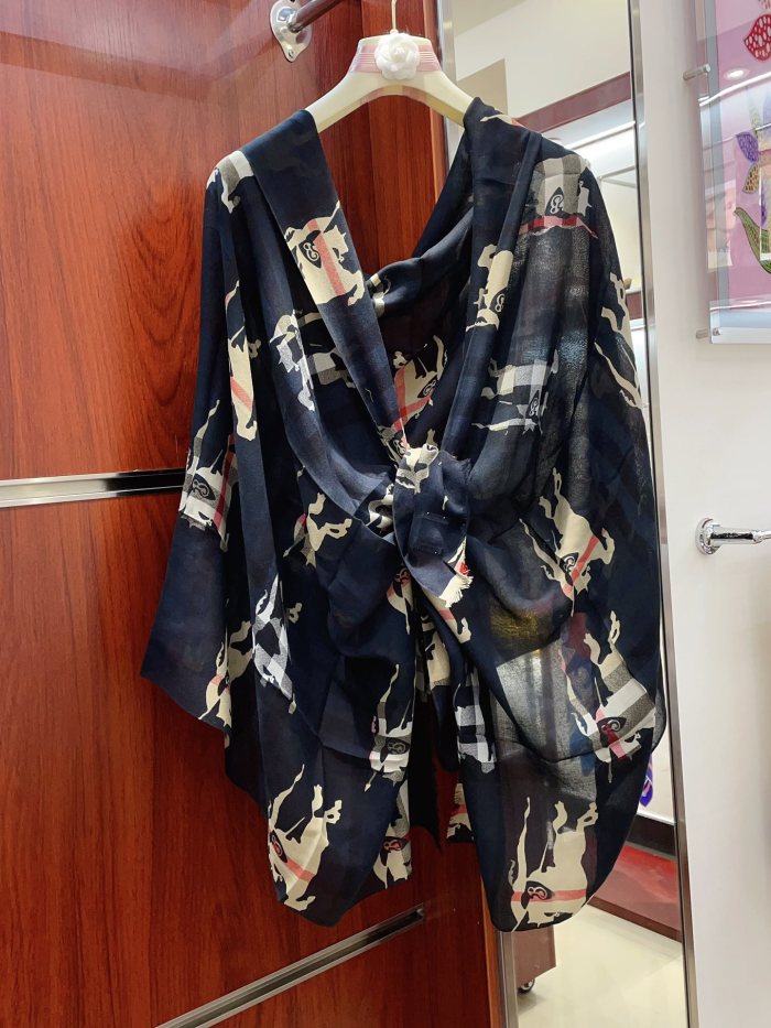 Streetwear Scarf Burberry  328773 SIZE:220cm*70cm