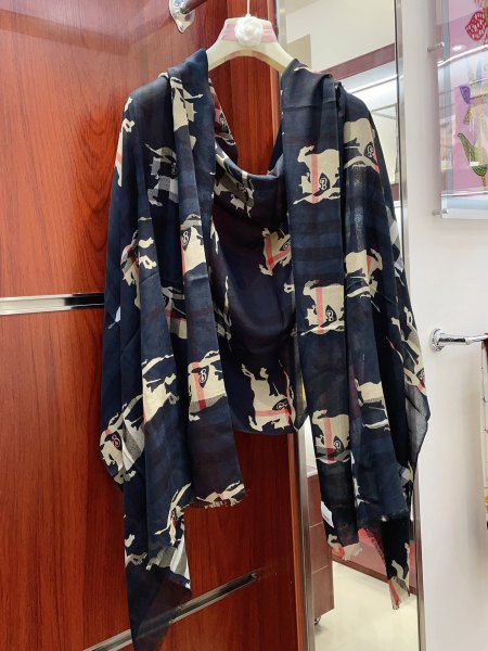 Streetwear Scarf Burberry  328773 SIZE:220cm*70cm