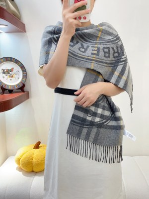 Streetwear Scarf Burberry 328790 SIZE:30*180cm