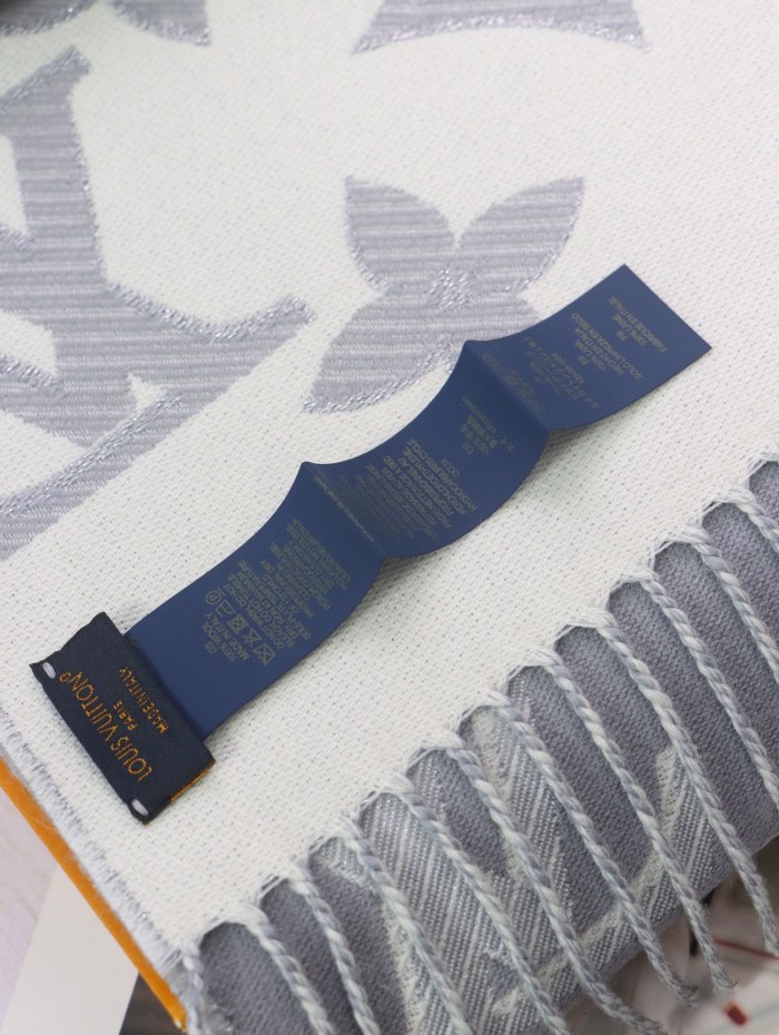 Streetwear Scarf LV 328723 size:32*180cm