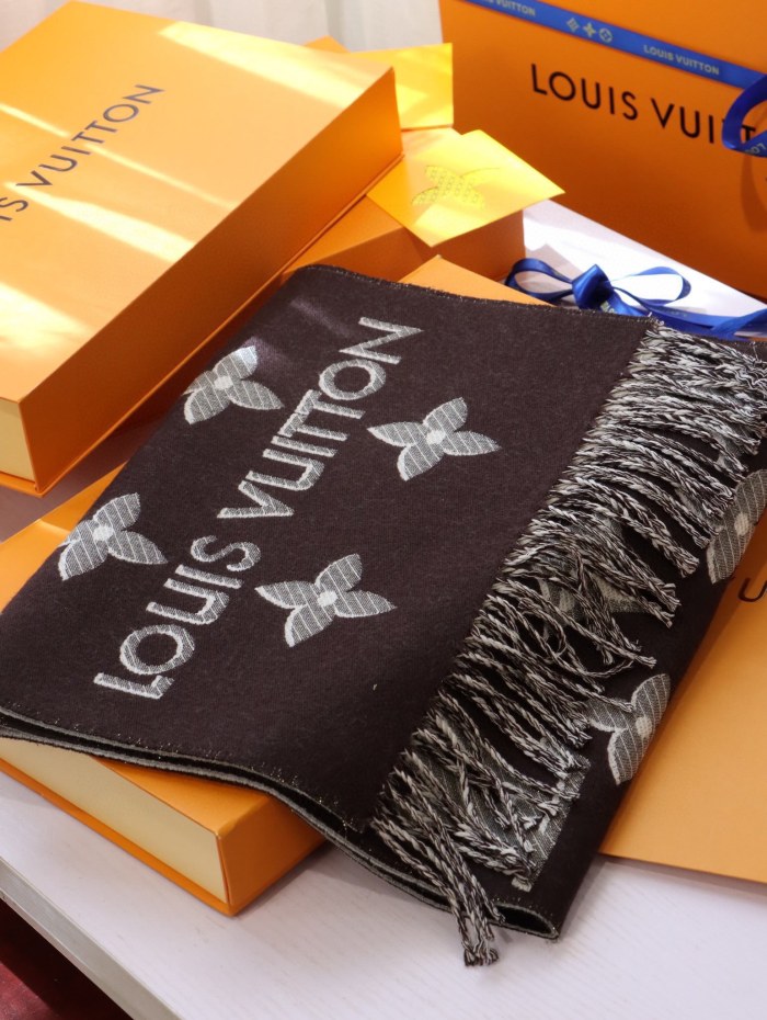 Streetwear Scarf LV 328725 SIZE:32*180cm