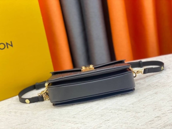 Louis Vuitton Pochette Métis East West M46595 size 21.5*13.5*6 cm