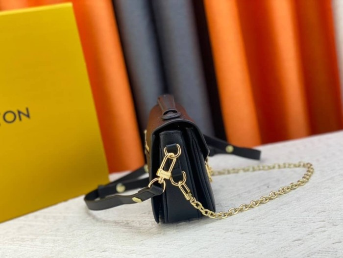 Louis Vuitton Pochette Métis East West M46595 size 21.5*13.5*6 cm