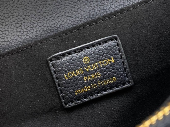 Louis Vuitton Pochette Métis East West M46595 size 21.5*13.5*6 cm
