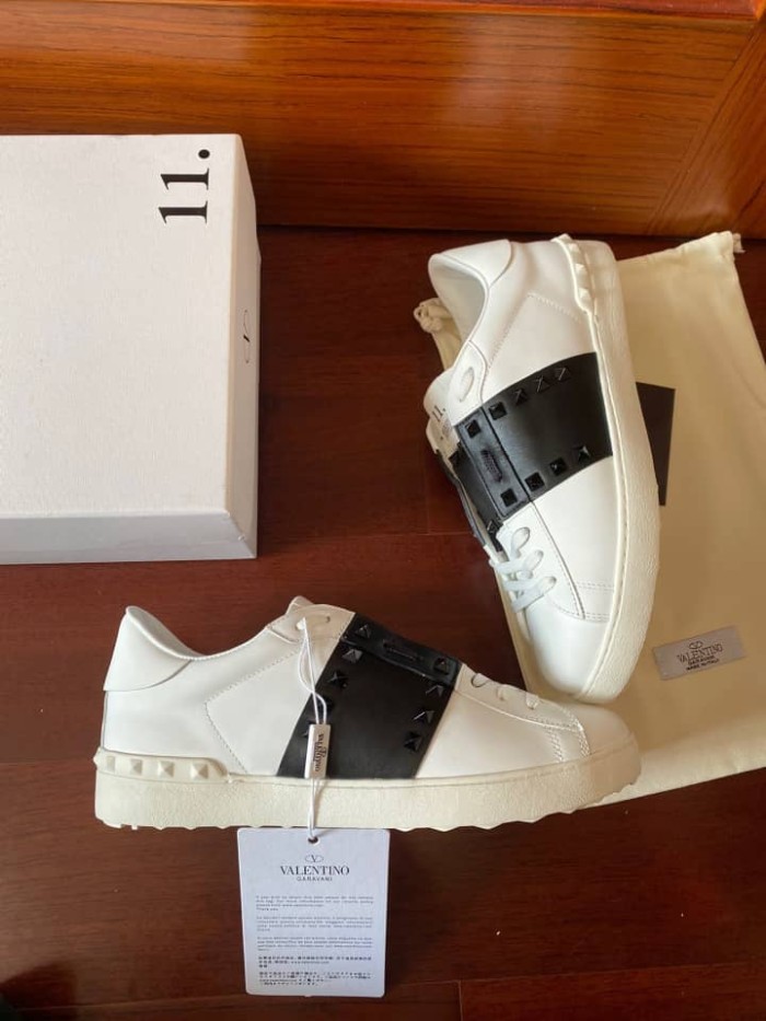 Valentino Rockstud Untitled En Veau Avec Clous Ton Sur Ton Blanc Noir