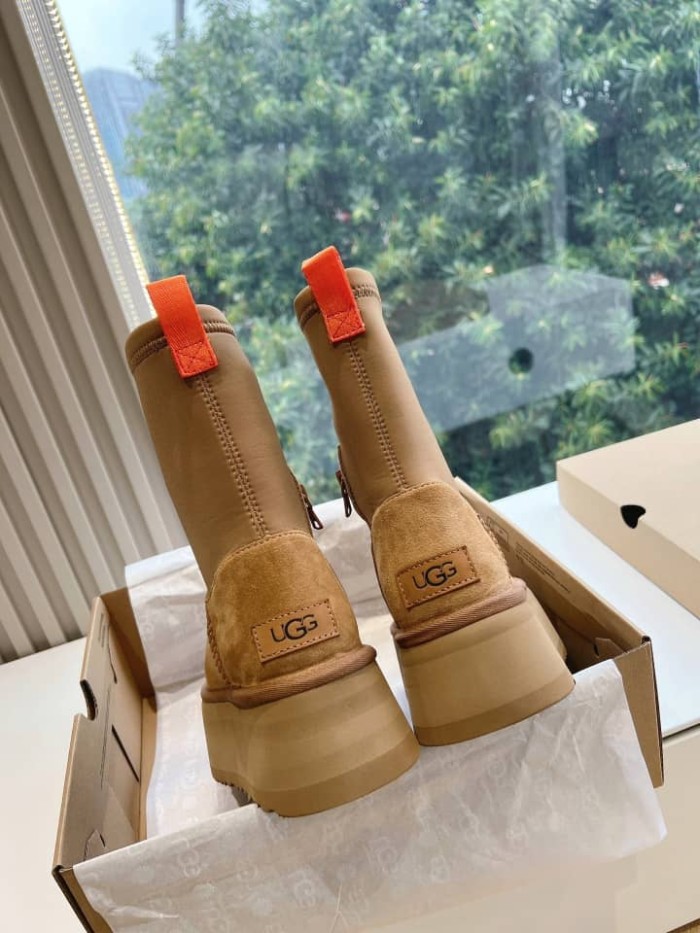 UGG Classic Dipper Boot Chestnut (Women's)