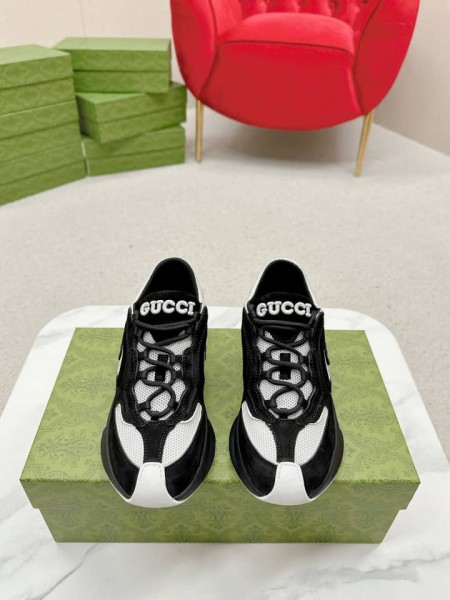 Gucci Run sneakers black suede