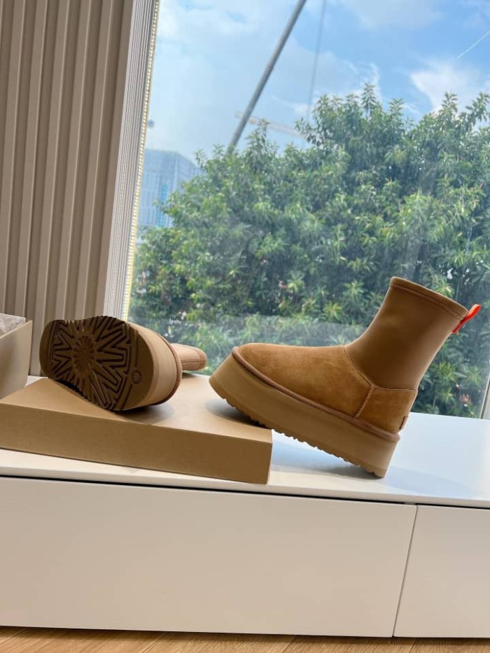 UGG Classic Dipper Boot Chestnut (Women's)